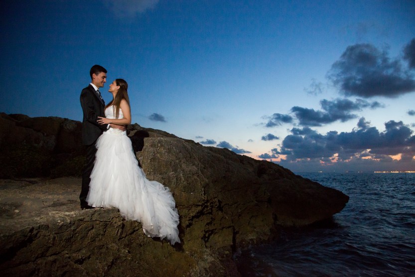 006. Novios en la playa